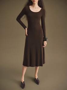 Ontre Vestido largo de mujer nuevo para otoño/invierno 2025, estilo urbano moderno, marrón café, tela de punto suave, cintura ajustada, cuello en U, vestido de mujer, cuello redondo, casual de negocios, para ir a la oficina, uso diario, otoño/invierno, Halloween, Navidad, Día de San Valentín, Acción de Gracias, manga larga, corte A, atuendo de oficina para mujer, vestido largo versátil y de moda - Café integral - Ver 6