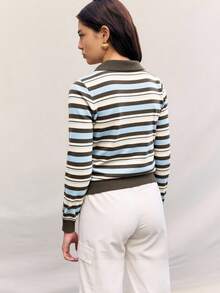 Nöista 条纹针织开衫，长袖，经典领口，前襟纽扣设计，是一款百搭的复古风外套，非常适合女性冬季服装、轻松休闲造型、精致日常装扮、节日夏季装扮和轻松春季造型。 - 藍色 - 查看 2