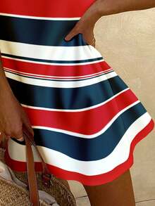 SHEIN EZwear 红、白、蓝条纹，航海海军风格，斯德哥尔摩风格，适合假期、音乐节、乡村、海滨度假、浪漫、度假视频、夏日海滩、返校季