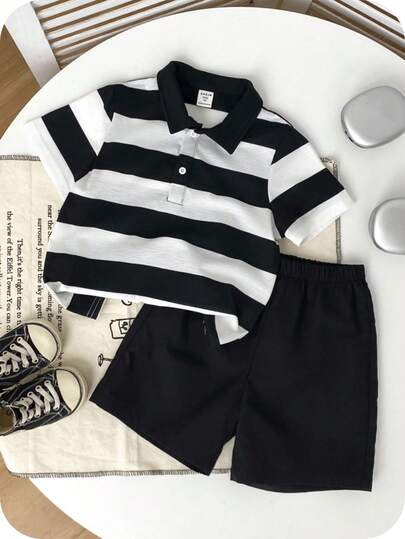 SHEIN Set de 2 piezas de polo a rayas clásico en negro y blanco y pantalones cortos negros casual para niños/niños, conjunto de vestir cómodo y de moda apropiado para uso diario en primavera/verano, deportes, salidas, escuela, fiestas, vacaciones y sesiones de fotos