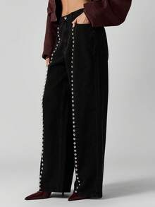 MISSGUIDED جينز ذو قصة واسعة وخصر مرتفع مزين بالمسامير والتفاصيل المعدنية الفضية للنساء موضة الخريف والشتاء