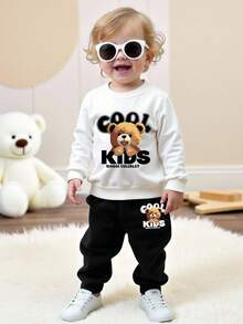 SHEIN 2 pièces/Set Garçon bébé Sweat-shirt-shirt à manches longues col rond confortable avec motif mignon d'ours de bande dessinée, assorti avec un pantalon de survêtement noir. Convient pour l'automne/l'hiver/le printemps, léger et confortable, idéal pour le porter en automne. Tenue décontractée , convient pour les sorties, la photographie de rue, les festivals, les cadeaux. Tenue décontractée pour bébé garçon, vêtements pour bébé garçon, tenue de ville pour bébé garçon, mode bébé Boo
