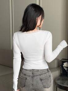 DAZY Camiseta informal de mujer con botones delanteros, mangas largas y parches de encaje