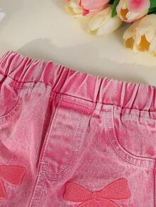 SHEIN Playful Pals Conjunto de 2 piezas de niña bebé para otoño/invierno con jeans de mezclilla con bordado de mariposa y camiseta de manga larga con estampado de mariposa, un conjunto dulce - Multicolor - Ver 6