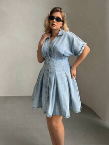 Auralis Vestido midi de mezclilla talla grande con mangas cortas caídas en los hombros y bajo acampanado - Lavado ligero - Ver 6