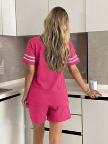 RueChic 女士两件套加大条纹心形印花短袖衬衫和短裤家居睡衣套装 - 玫紅色 - 查看 2