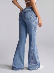 SHEIN ICON 大码休闲水洗花卉刺绣喇叭牛仔裤 - 淺色水洗藍 - 查看 2