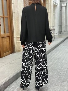 SHEIN LUNE طقم ملابس علوية شيفون + بنطلون واسع الساق بطبعة تجريدية - متعدد الألوان - مشاهدة 2