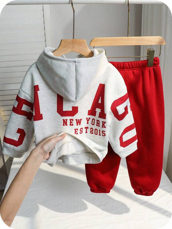 SHEIN 2 pièces Ensemble décontracté pour jeune garçon, style coréen, coupe ample, sweat-shirt à capuche avec graphique lettrage et pantalon à taille élastique. Convient pour l'automne/le printemps, les jeux extérieurs, l'école, le style de rue, les fêtes et les loisirs. Doublure polaire, tissu épais