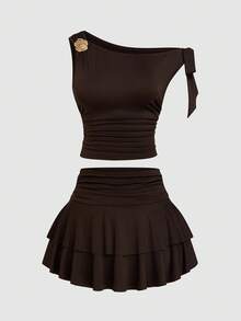 Sweetra Bộ váy hai mảnh tối giản không tay xếp ly eo kim loại màu nâu, trang trí vai bất đối xứng cỡ lớn - màu nâu - Xem 1