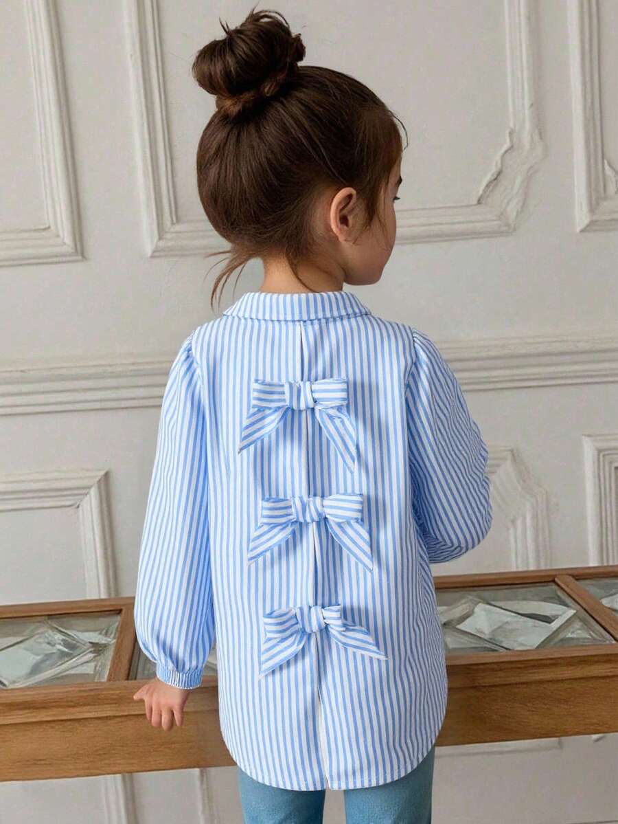 SHEIN Elladie kids 女童休闲经典蓝白条纹梭织衬衫,后背饰有可爱蝴蝶结,宽松舒适,适合春、夏、秋季日常穿着、户外活动、派对、拍照等场合。 - 藍色 - 查看 1