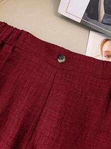 GlowEve CURVE 大码女式纯色 V 领无袖上衣，带口袋和短裤套装，时尚优雅的休闲装 - 紅色 - 查看 6