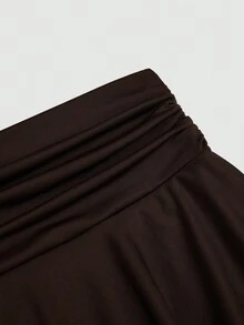 Sweetra Bộ váy hai mảnh tối giản không tay xếp ly eo kim loại màu nâu, trang trí vai bất đối xứng cỡ lớn - màu nâu - Xem 4