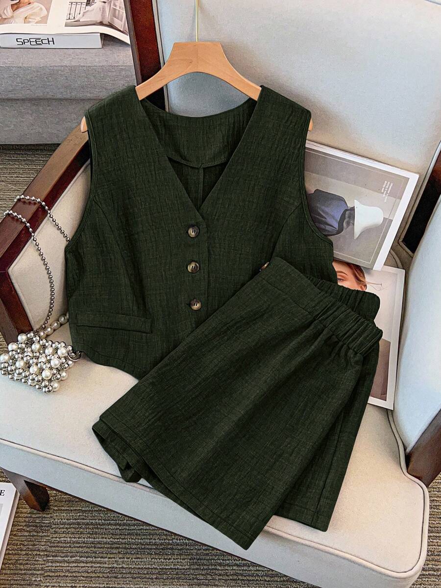 Cravure Plus Size Women's Solid Color V-Neck Sleeveless Top With Pockets And Shorts Set, Fashionable & Elegant Casual Outfit - Dark Green - View 1