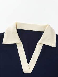 Franclia 撞色领 T 恤，领口和袖口有撞色饰边，腰部有褶饰，舒适 T 恤