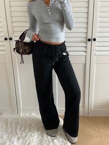 SHEIN EZwear Pantalones deportivos informales con estampado de logo de caballo pequeño, cintura con cordón, estilo universitario, apropiados para la temporada escolar y uso diario