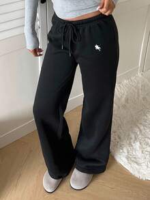 SHEIN EZwear Pantalones deportivos informales con estampado de logo de caballo pequeño, cintura con cordón, estilo universitario, apropiados para la temporada escolar y uso diario