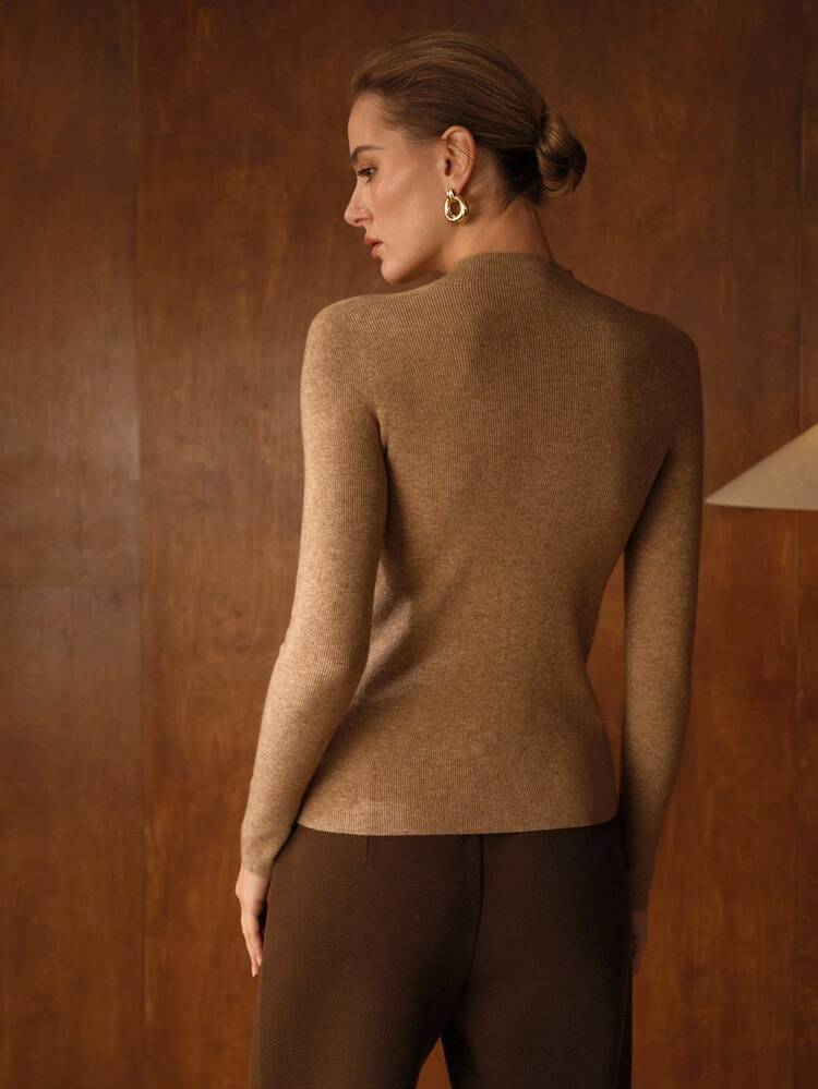 VERSATILE SEAMLESS MOCK NECK SWEATER