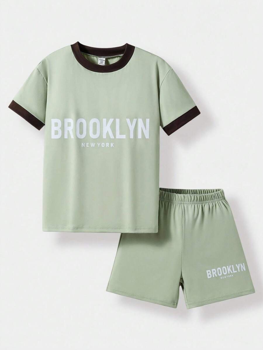 SHEIN Explorewe 2 Stück/Set Mädchen Lässig Schuloutfit, bequemer minimalistischer Cartoon Englisch Muster Farbblock Rollkragen Kurzarm T-Shirt und Sport Shorts Set, geeignet für den täglichen Sommertrag - Grün - Übersicht 1
