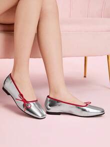 CUCCOO DOLLMOD 女士春季新款可爱缎面蓝色交叉金属扣芭蕾平底鞋，加大码优雅甜美女士平底鞋 - 銀色 - 查看 5