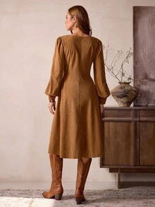 SHEIN LilyWest 女式西部波西米亚风格咖啡棕色纹理面料小众设计撞色蕾丝花边方领长袖收腰修身休闲度假连衣裙 - 咖啡棕 - 查看 4