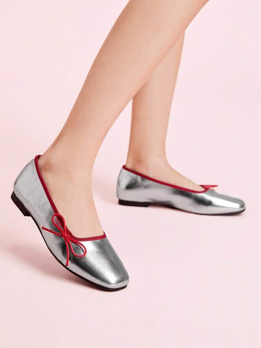 CUCCOO DOLLMOD 女士春季新款可爱缎面蓝色交叉金属扣芭蕾平底鞋，加大码优雅甜美女士平底鞋 - 銀色 - 查看 1