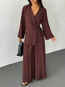 SHEIN PETITE 2025秋冬新品，音乐节、毕业季、学院风、学生装、日常休闲、度假、海滩、日光浴、街头风，女士两件套：棕色亚麻质感系带衬衫和阔腿裤 - 棕色 - 查看 1