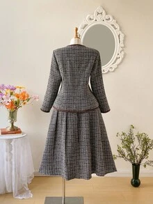 SHEIN MOD Plus Size 2-Piece Women's Tweed Color-Blocked Button Set, Long Skirt Suit, Women's Solid Color Long-Sleeved Single-Breasted Elegant Tweed Blazer, Autumn And Winter Clothes, Polished Silver Button Dec, Tweed Two Piece Set, Office Outfits For Women Set, Tweed Dresses For Women, Classic Outfits For Women, - Black and White - View 3