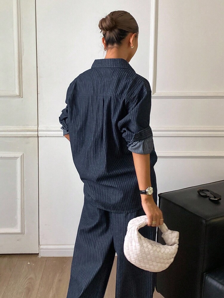 DAZY 女士翻领条纹宽松牛仔衬衫和直筒牛仔裤休闲牛仔套装 - 中等水洗藍 - 查看 6