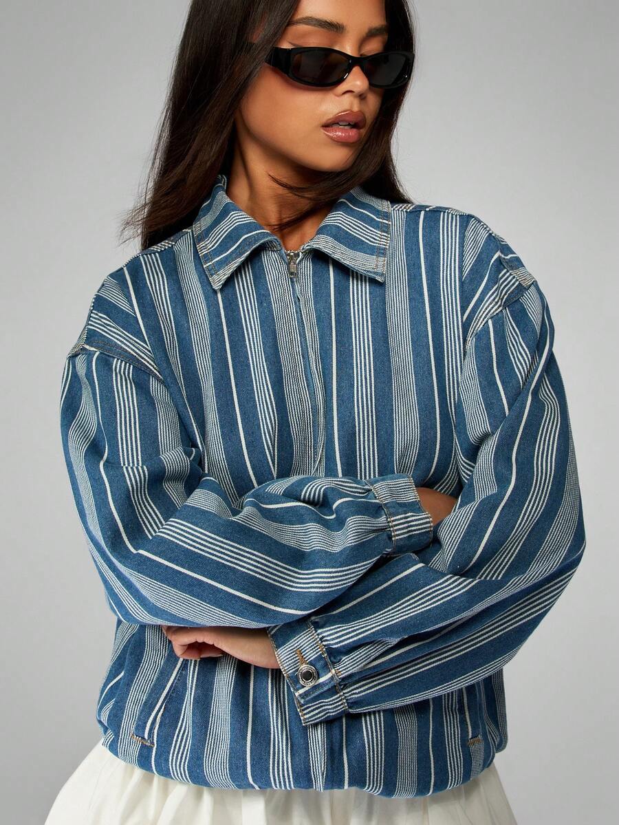 MISSGUIDED 棉质超大牛仔飞行员夹克,配有垂直条纹半拉链复古街头服饰 Y2K 时尚春秋复古外观学院风 - 淺色水洗藍 - 查看 1