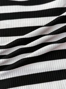 青少年女孩条纹罗纹撞色二合一纽扣腰部褶皱针织弹力长袖圆领 T 恤，休闲、居家、返校季