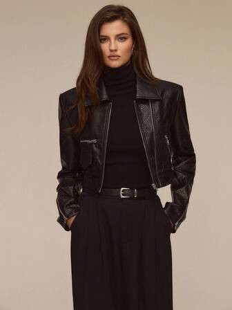 ATUI Studio Jaqueta Casual Feminina Solta de Manga Longa em Couro Sintético Preto, Jaqueta de Couro PU com Zíper e Ombros à Mostra, Tecido de Outono/Inverno