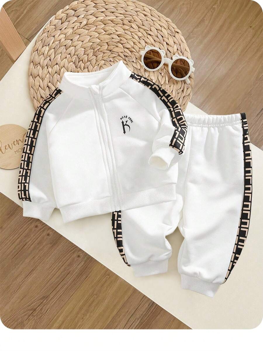 Conjunto de 2 peças/conjunto para bebês meninos, casual, esportivo, confortável, com estampa de letras, decoração, gola alta solta, zíper, top e calças, adequado para viagens, escola, ocasiões casuais, temporada de outono/inverno, roupas de volta às aulas, forro térmico, engrossado