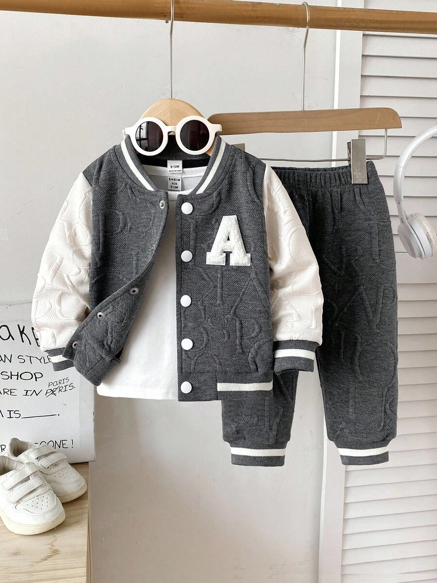 SHEIN 2 件套幼儿男童休闲刺绣字母棒球夹克和纯色裤子套装，适合外出，0-3 岁 - 灰色 - 查看 1