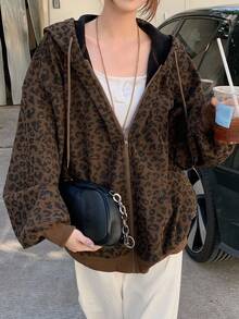 Livesso 女士宽松休闲豹纹拼接卫衣，带保暖内衬，时尚街头风，秋冬外套连帽衫 - 棕色 - 查看 3
