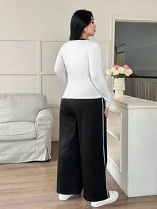Modelyn 女士 V 领长袖 T 恤和阔腿裤运动休闲舒适纯色重磅刺绣加大码套装 - 彩色 - 查看 2