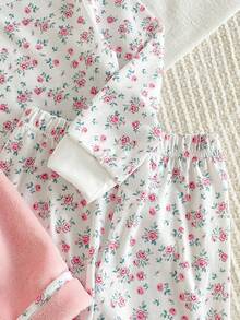 SHEIN Playful Pals Bộ trang phục 3 món cho bé gái: Quần dài in hoa trắng, áo dài tay và áo khoác lông cừu thêu hình mèo dễ thương, thanh lịch và đáng yêu cho mùa thu/đông - Màu Hồng baby - Xem 8