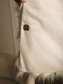 MOTF PREMIUM 优雅人造珍珠和水钻花朵装饰奢华人造皮草夹克 - 白色 - 查看 9