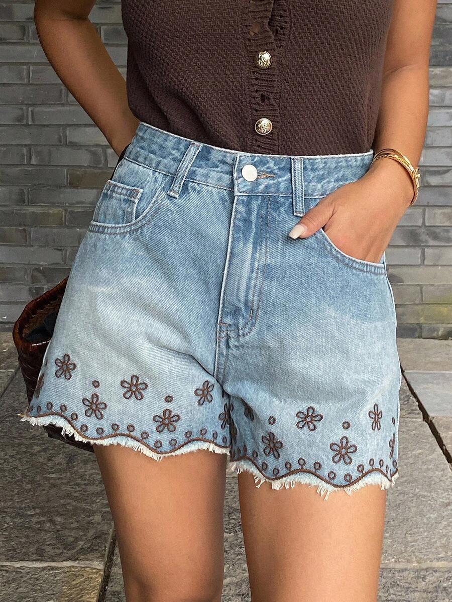 DAZY 女士夏季花卉刺绣蕾丝边饰毛边休闲牛仔短裤 Y2k Jorts - 淺色水洗藍 - 查看 1