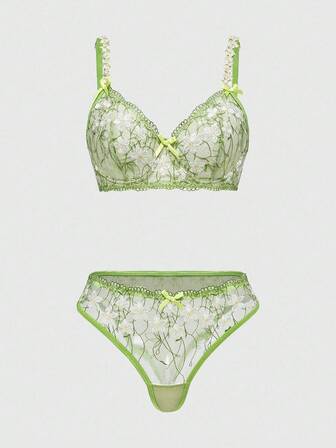 Kawaii Ensemble de lingerie comprenant un soutien-gorge à armatures avec broderie florale et dentelle, et un string pour femmes