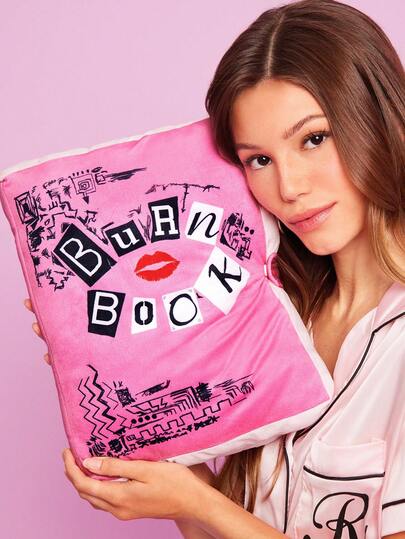 Mean Girls X SHEIN 1 pezzo Cuscino decorativo a forma di libro con stampa grafica "Burn Book", morbido e confortevole, stampa ad alta definizione, ideale per divano e auto, regalo per amici e famiglia