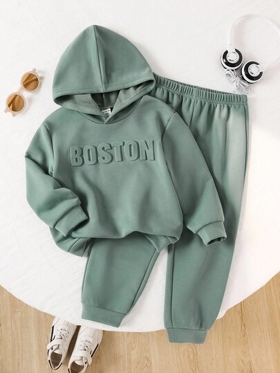 SHEIN 2 pièces/set Jeunes garçons Décontracté Mignon Quotidien Confortable sweat-shirt à capuche et pantalon en tricot de couleur unie avec graphique anglais gaufré. Convient pour les sorties, l'école, les rassemblements, l'automne/l'hiver, polaire, épaissi