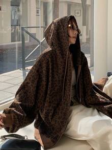 Livesso 女士宽松休闲豹纹拼接卫衣，带保暖内衬，时尚街头风，秋冬外套连帽衫 - 棕色 - 查看 1
