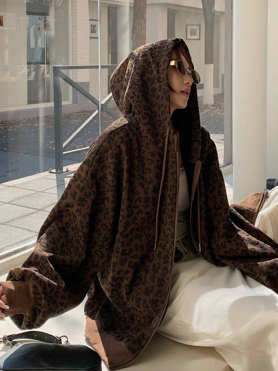 Livesso 女士宽松休闲豹纹拼接卫衣，带保暖内衬，时尚街头风，秋冬外套连帽衫 - 棕色 - 查看 1