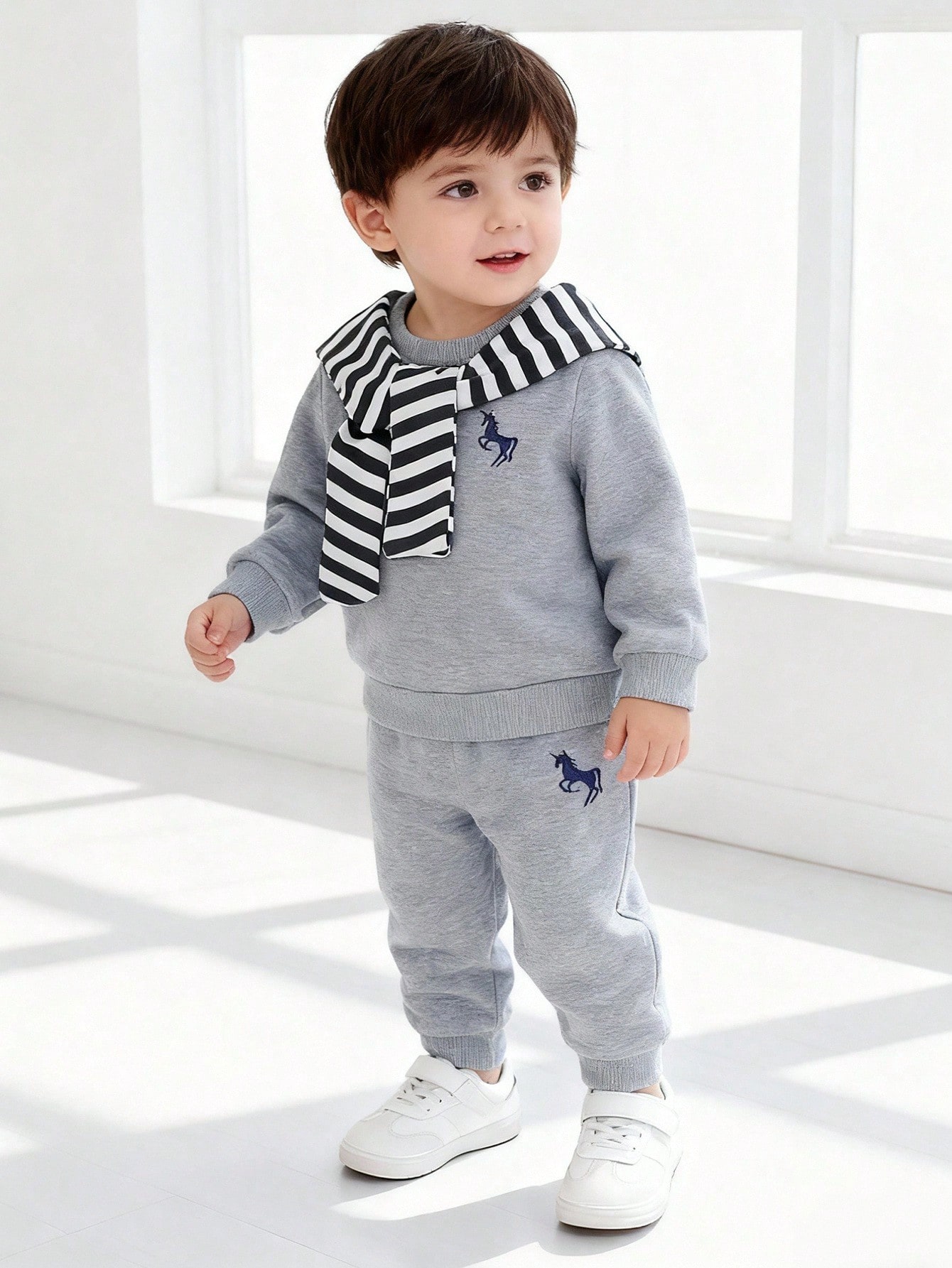 Playful Pals مجموعة من قميص ثقيل بياقة طاقم مطرز و...