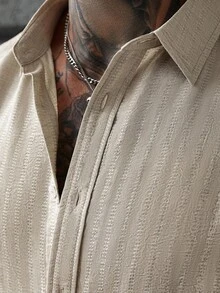 Manfinity CasualCool 男士纯色条纹提花休闲翻领长袖衬衫 - 杏色 - 查看 3