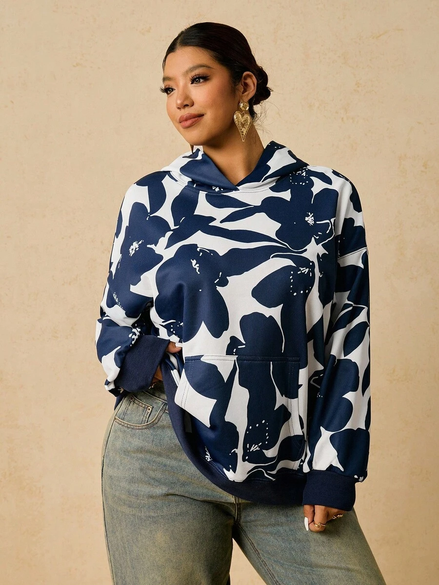 SHEIN VCAY sweat-shirt à capuche imprimé silhouette florale bleu et blanc grande taille pour femmes, pull ample à manches longues pour l'automne/l'hiver