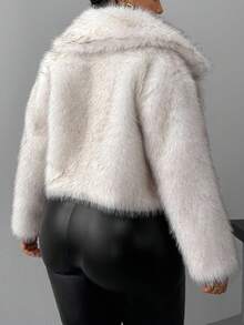 Hourglow Ceceforeign_ 加大码女式翻领长袖宽松仿皮草大衣，冬季，适合沙漏型身材 - 白色 - 查看 2