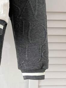 SHEIN 2 件套幼儿男童休闲刺绣字母棒球夹克和纯色裤子套装，适合外出，0-3 岁 - 灰色 - 查看 6