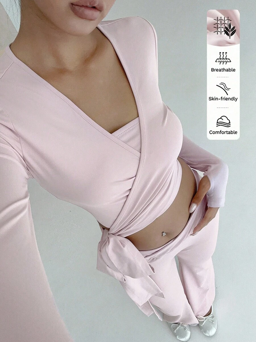 FavEase 3 件套女士瑜伽健身服，包括肩带设计紧身短款上衣、交叉腰喇叭裤，适合居家、健身房、办公室穿着 - 粉色 - 查看 1